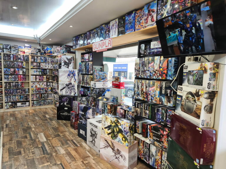 Intérieur magasin dynamite gunpla, lors de maquette bandai, star wars, Gundam