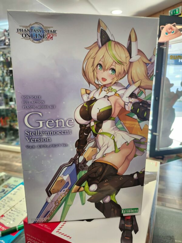 Photographie de la boîte de maquette représentant Gene dans sa version Stella Innocent, un modèle inspiré de l'univers Phantasy Star Online 2.
