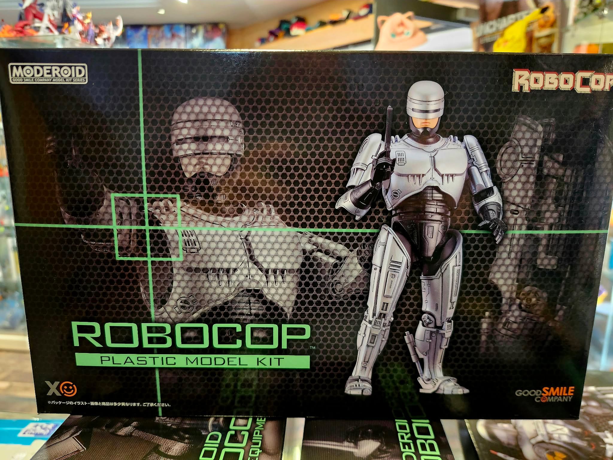 Photographie de la boîte de maquette représentant le HG Gundam Moderoid RoboCop, un modèle à assembler inspiré du célèbre policier cybernétique de science-fiction.