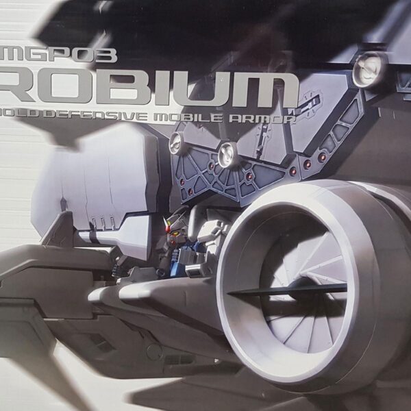 Photographie de la boîte de maquette représentant le HG RX-78GP03 Dendrobium Gundam, le célèbre Dendrobium inspiré de Mobile Suit Gundam 0083.